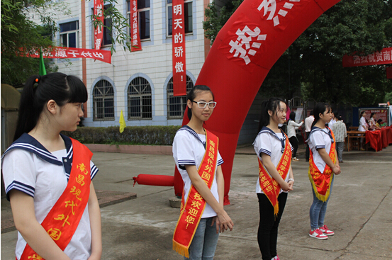 現(xiàn)外舉辦家長開放日 實(shí)現(xiàn)家校零距離互動(dòng)